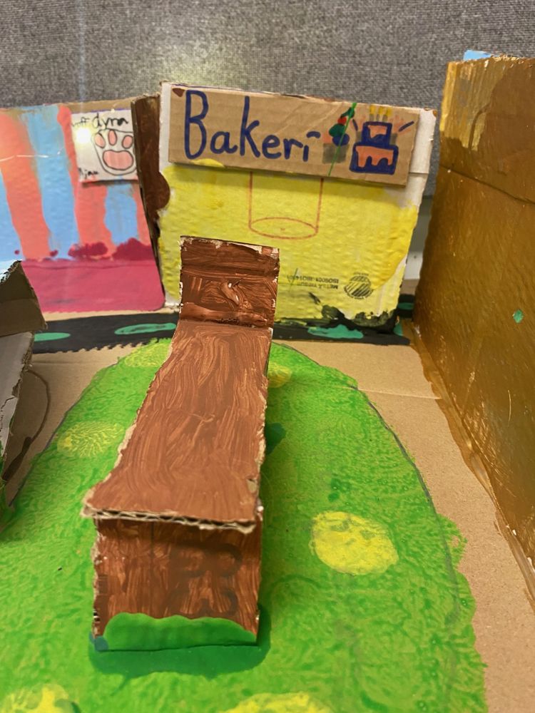 et trepuslespill på et bord